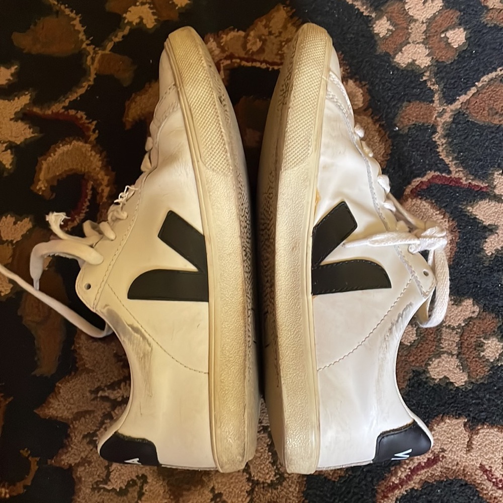 VEJA WOMENS WHITE/BLACK SNEAKERS US SIZE 7 - Picture 3 of 6